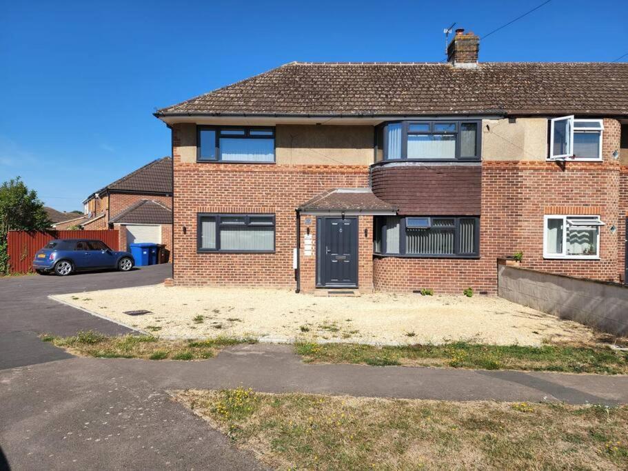 Hazel 1-Bedroom Cousy Flat, Parking, Wifi, Prime Location, Close To Blenheim Palace & Oxford Kidlington Exterior foto