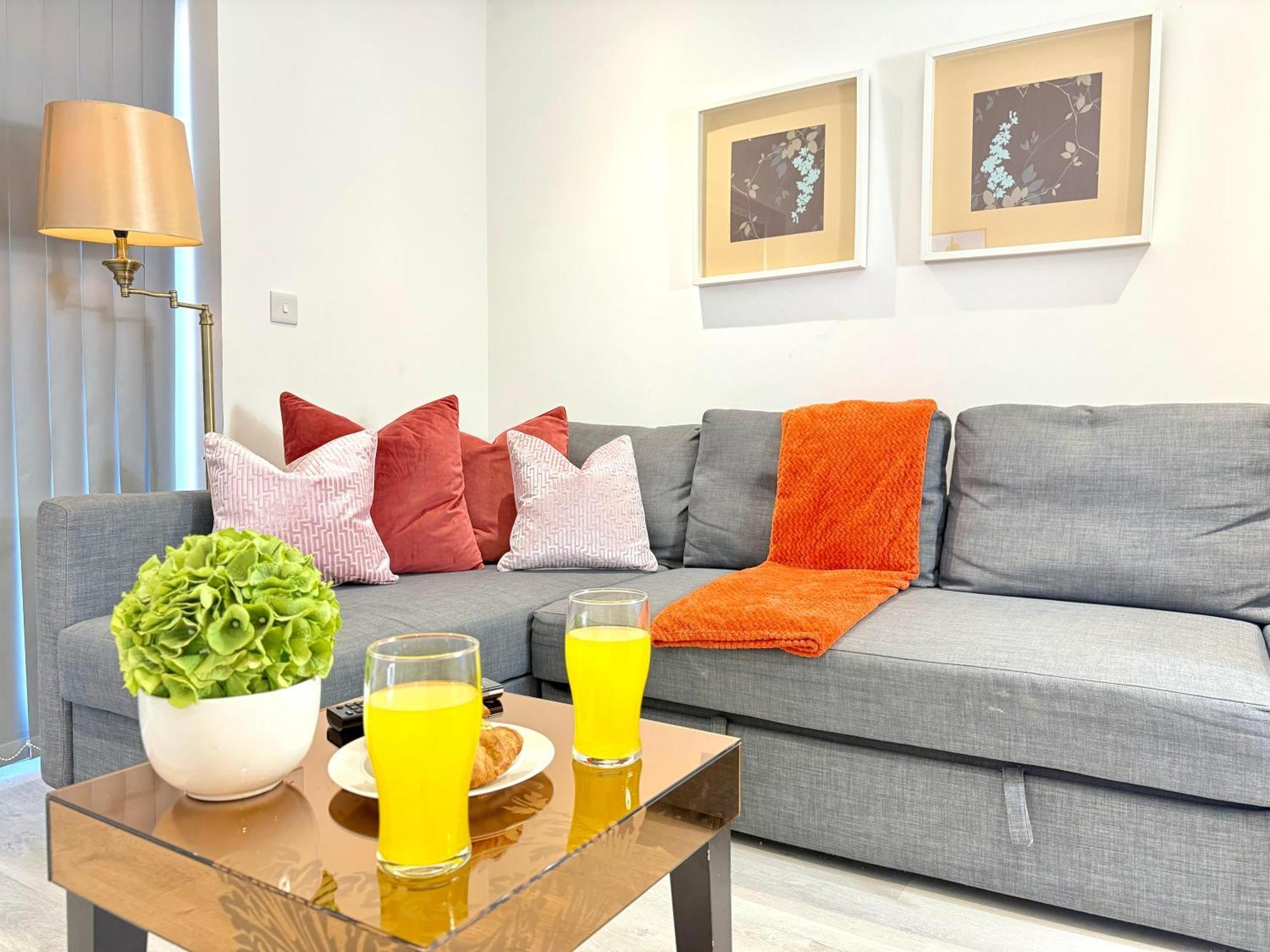 Hazel 1-Bedroom Cousy Flat, Parking, Wifi, Prime Location, Close To Blenheim Palace & Oxford Kidlington Exterior foto