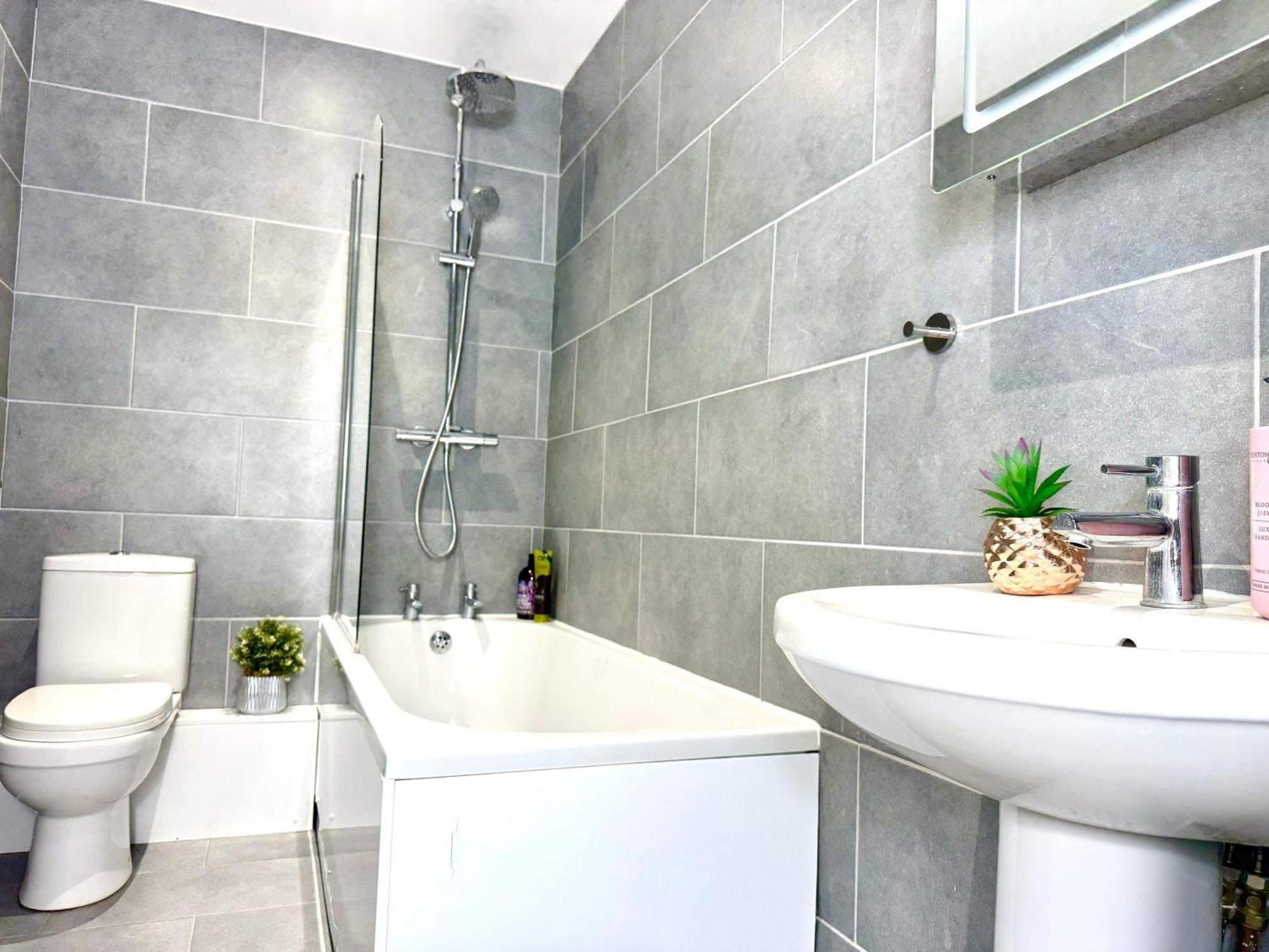 Hazel 1-Bedroom Cousy Flat, Parking, Wifi, Prime Location, Close To Blenheim Palace & Oxford Kidlington Exterior foto