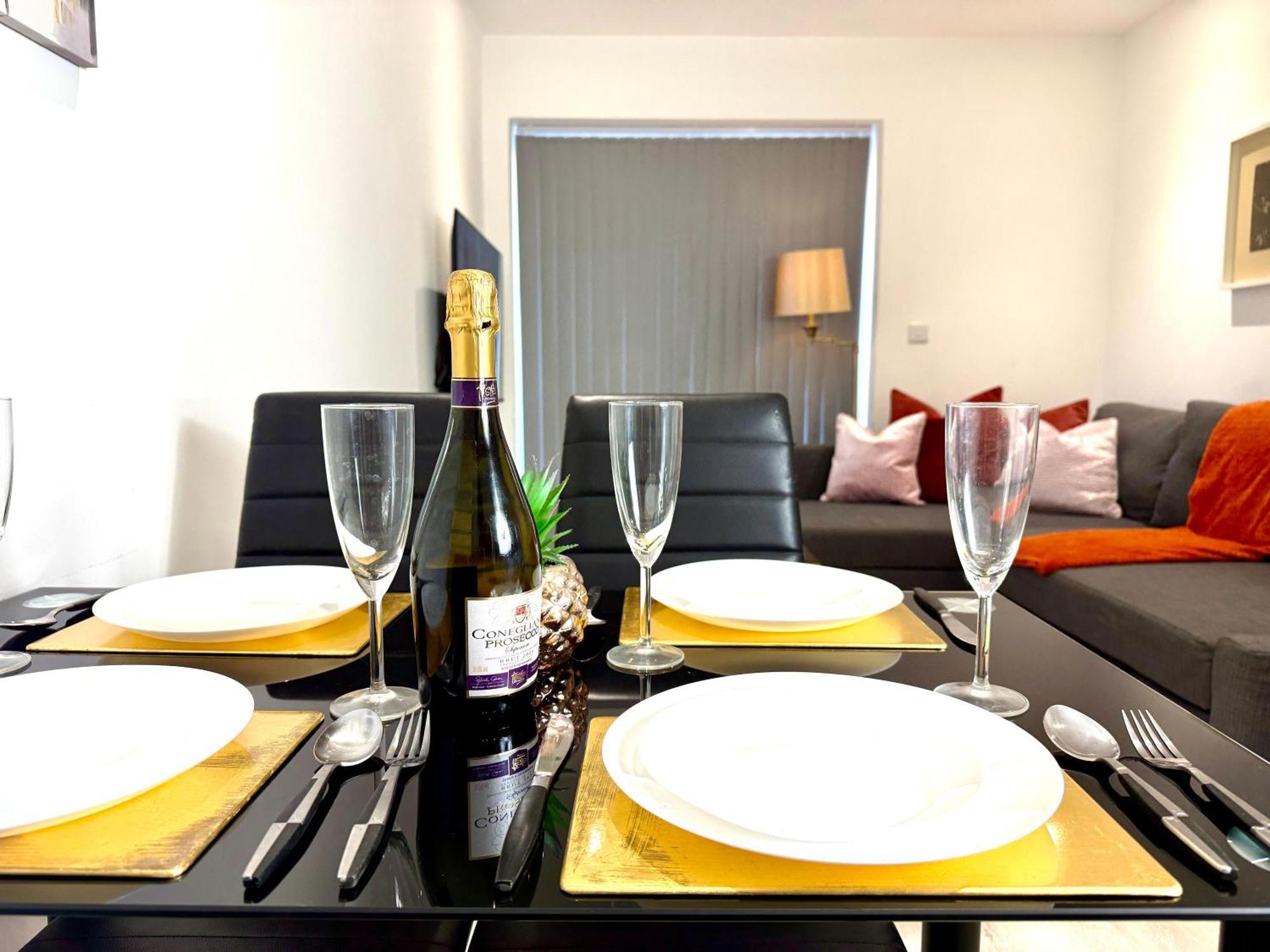 Hazel 1-Bedroom Cousy Flat, Parking, Wifi, Prime Location, Close To Blenheim Palace & Oxford Kidlington Exterior foto
