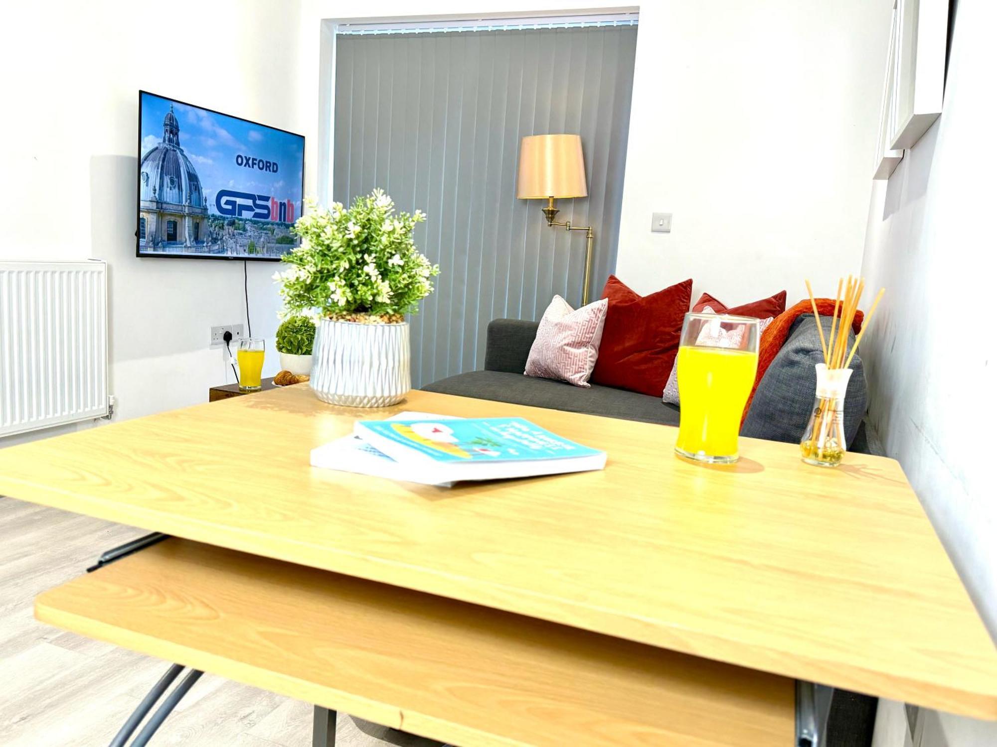 Hazel 1-Bedroom Cousy Flat, Parking, Wifi, Prime Location, Close To Blenheim Palace & Oxford Kidlington Exterior foto