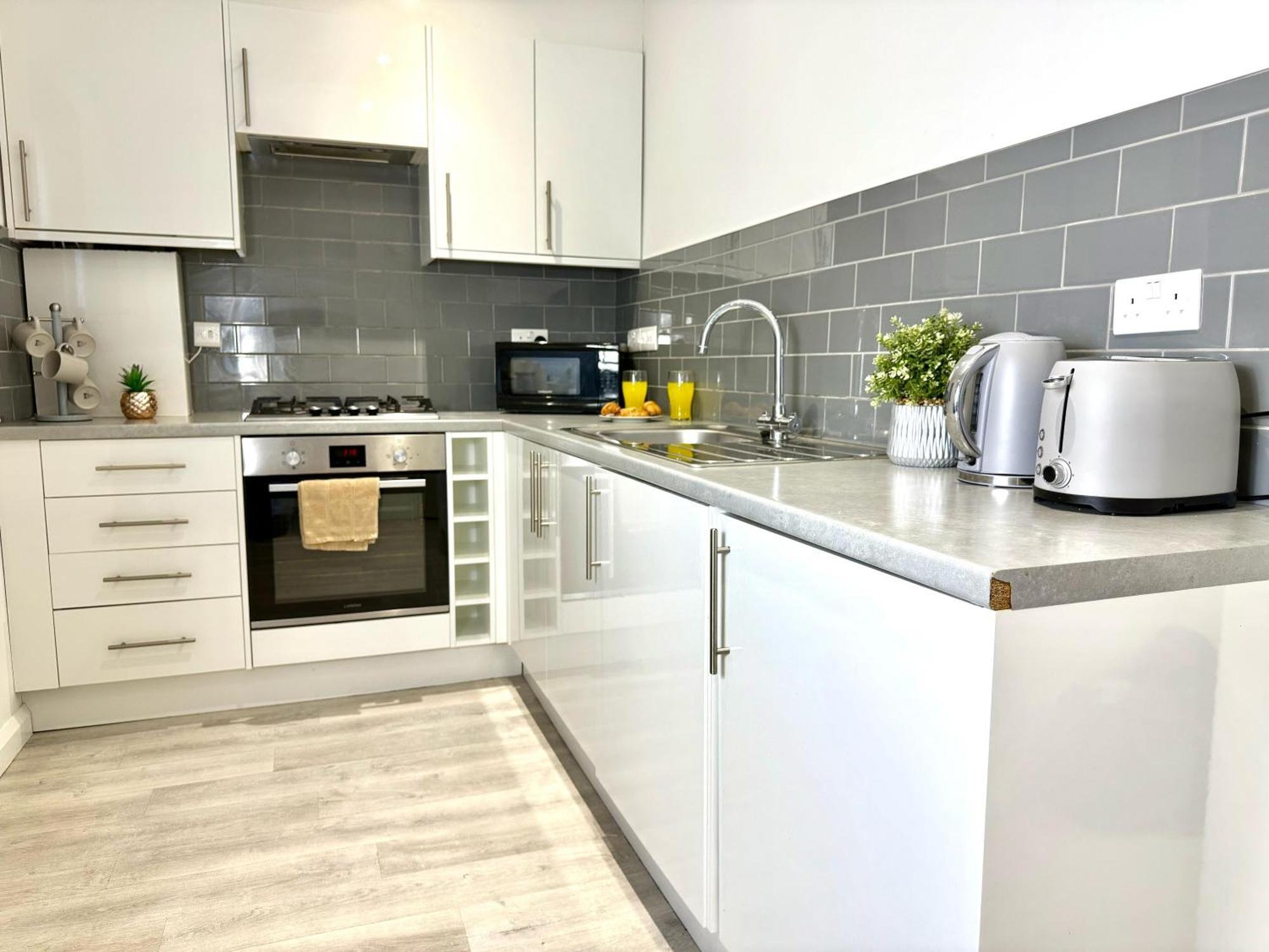 Hazel 1-Bedroom Cousy Flat, Parking, Wifi, Prime Location, Close To Blenheim Palace & Oxford Kidlington Exterior foto